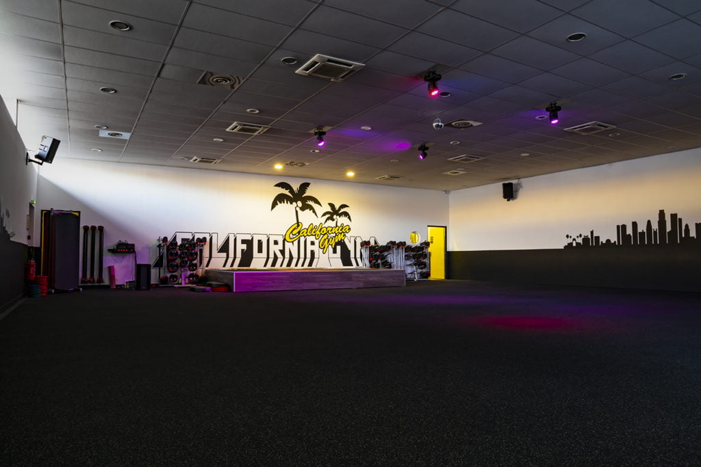 Photographie : salle des cours de fitness de CaliforniaGym